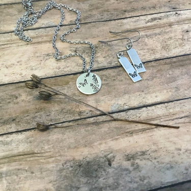 lavender_butterfly_small_circle_charm_necklace_with_collection
